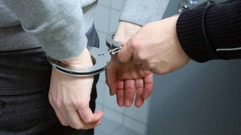 ¿Dónde y Cómo Consultar si Tengo una Orden de Arresto?