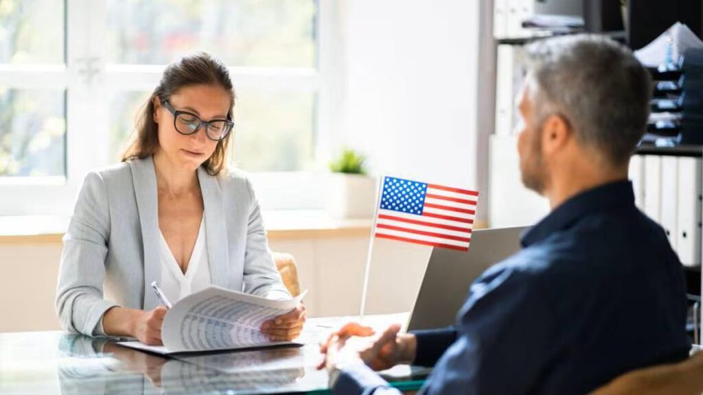 aplicar para la ciudadania americana Ayuda financiera y exenciones de pago para inmigrantes
